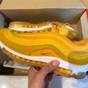Women’s Nike Air Max 97 PRM Size 9